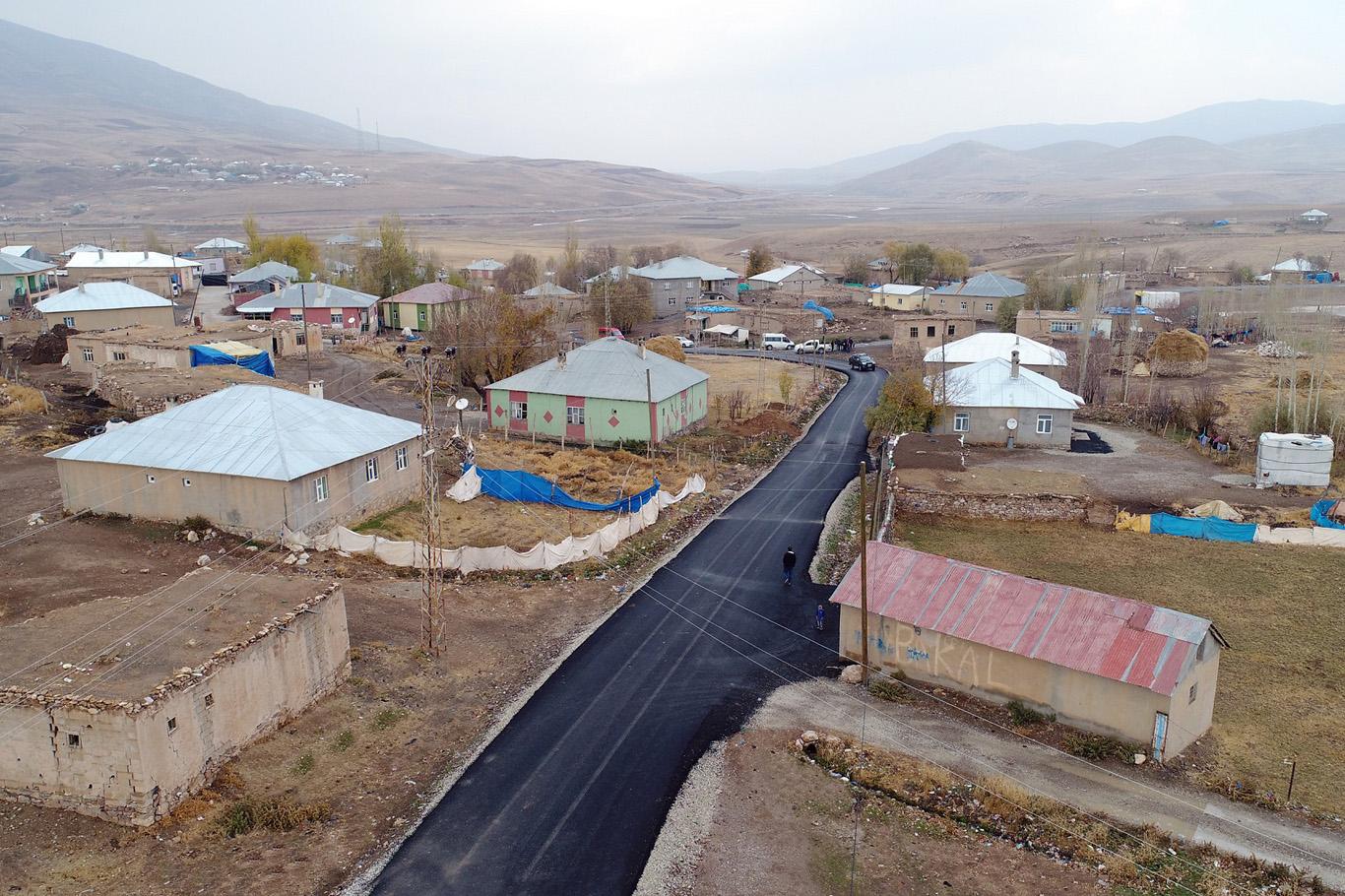 İran'a komşu mahalleler asfaltla buluştu